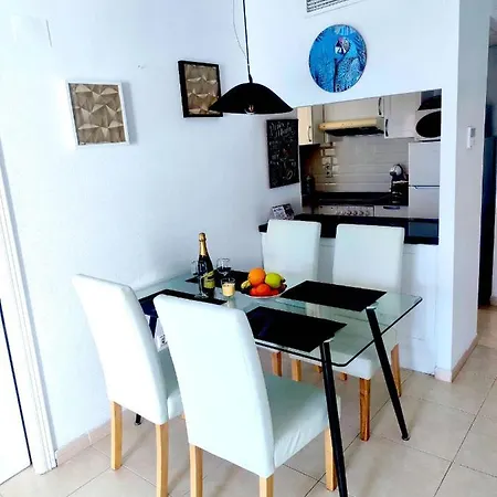 La Playa Blanca 1 Orbiplaya, Pool, Beach Front, Wifi شقة تورّيفيِخا